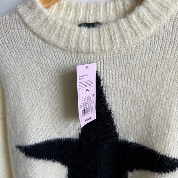 Oversized Graphic Crewneck Sweater - Picture 5 of 5